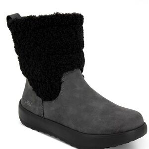 JBU Women's Cozy Black and Gray Winter Boots Size 7